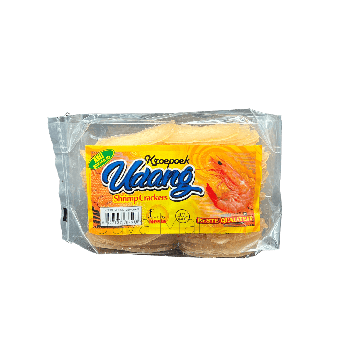 Knusprige Garnelen-Chips von Nesia Food, 6 cm lange Kerupuk Udang mit goldbrauner Farbe auf weißem Hintergrund