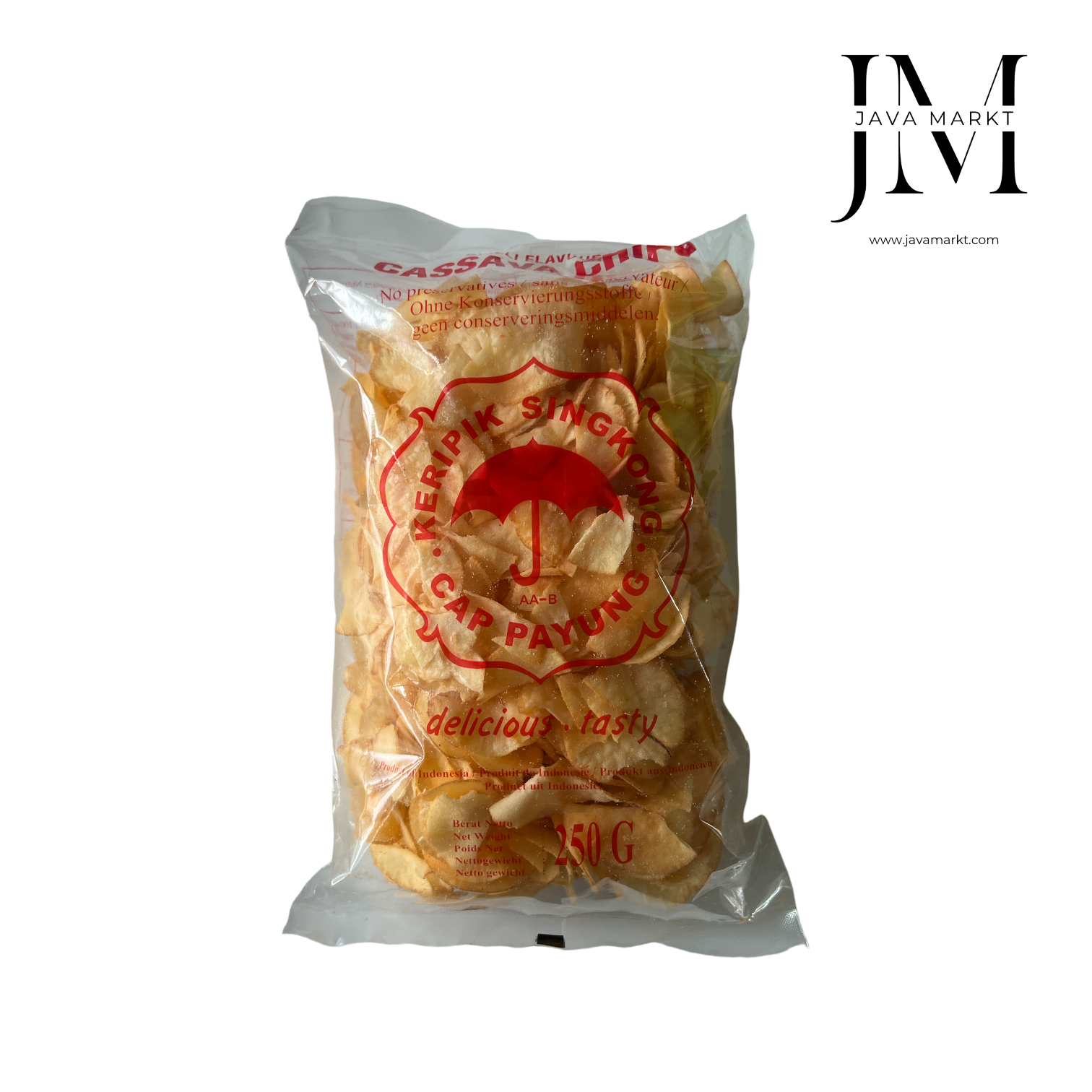 Knusprige scharfe Tapioka-Chips von Oriental Merchant, gebacken mit würziger Kap Payung Würzung, auf weißem Hintergrund.