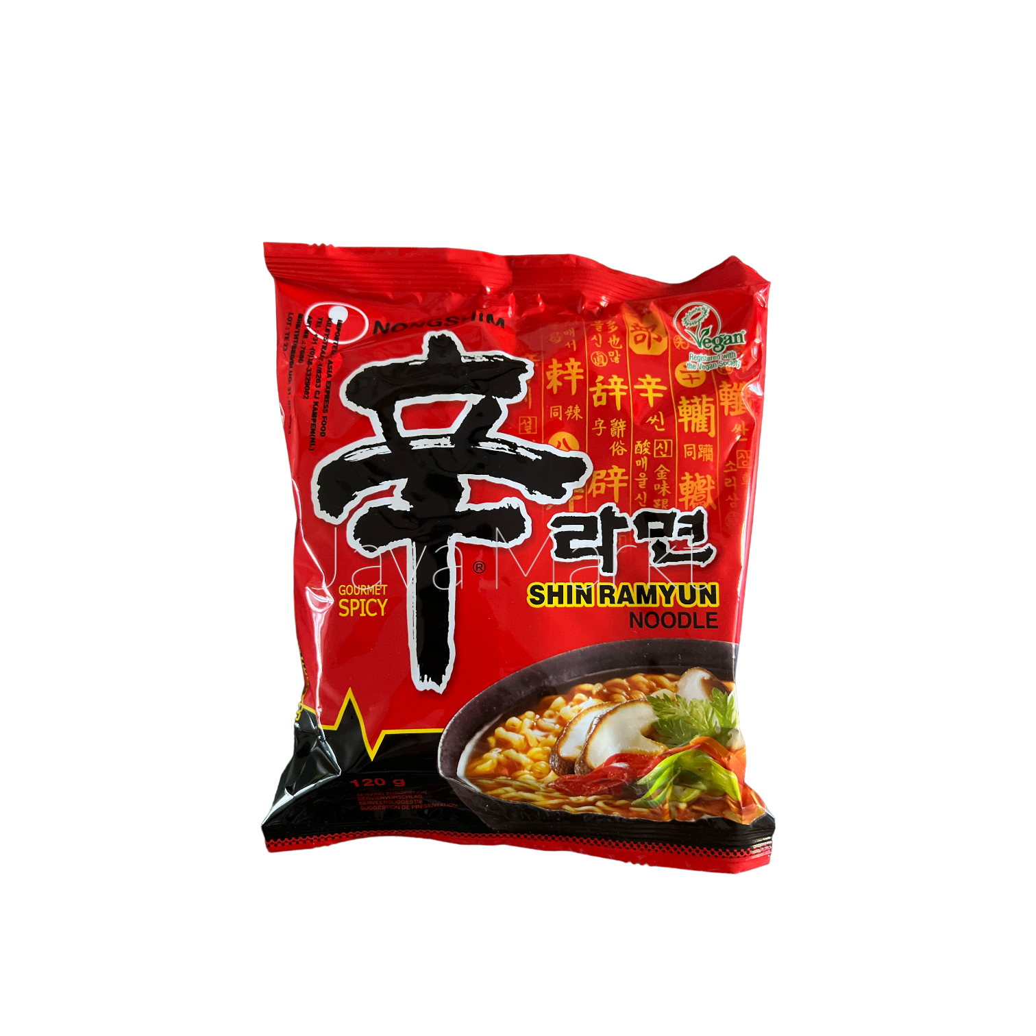 Instant Nudeln Nong Shim Shin Ramyun von Oriental Merchant, dampfend mit würziger Brühe und frischen Zutaten.
